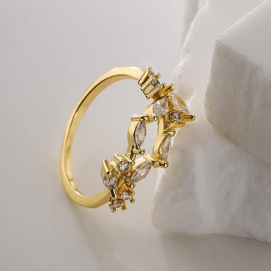 Anillo Abierto Geométrico Minimalista para Mujer en Latón con Baño de Oro de 18K e Incrustación de Circonitas