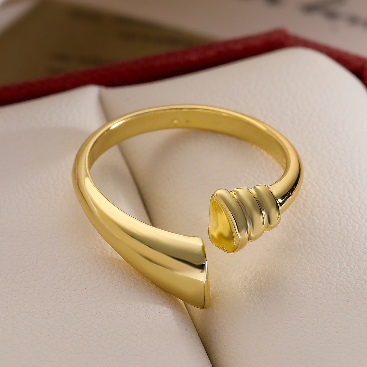 Anello Aperto Minimalista Geometrico a Fiocco per Donne in Rame con Placcatura in Oro 18K