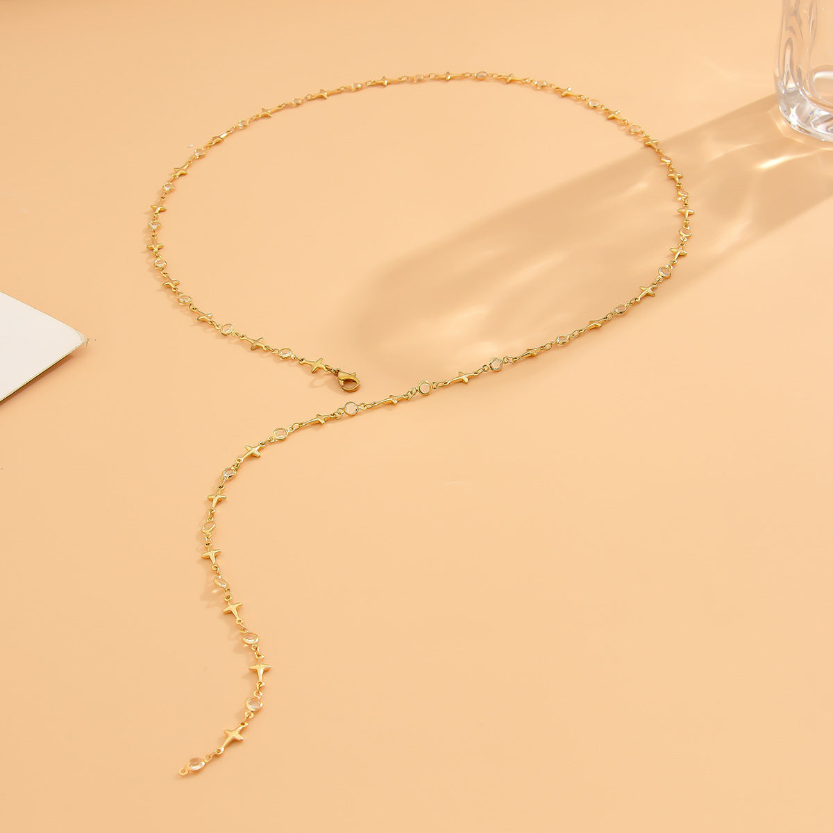 Collana Lunga Stratificata con Fiori Minimalisti Placcata Rame con Dettagli in Cristallo e Nappa per Donna
