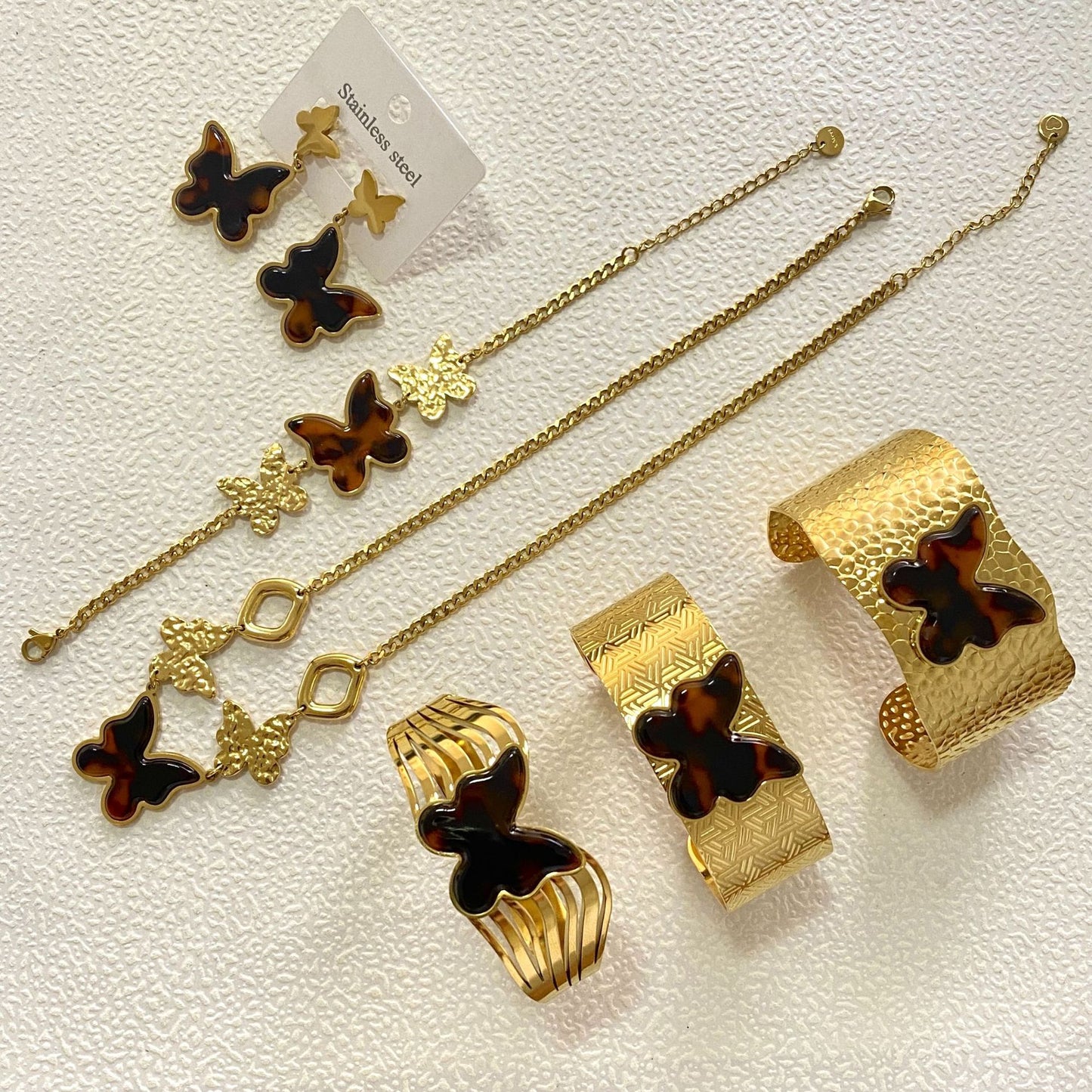 Sweet Gold Plated Stainless Steel Heart Geometric Necklace for Unisex