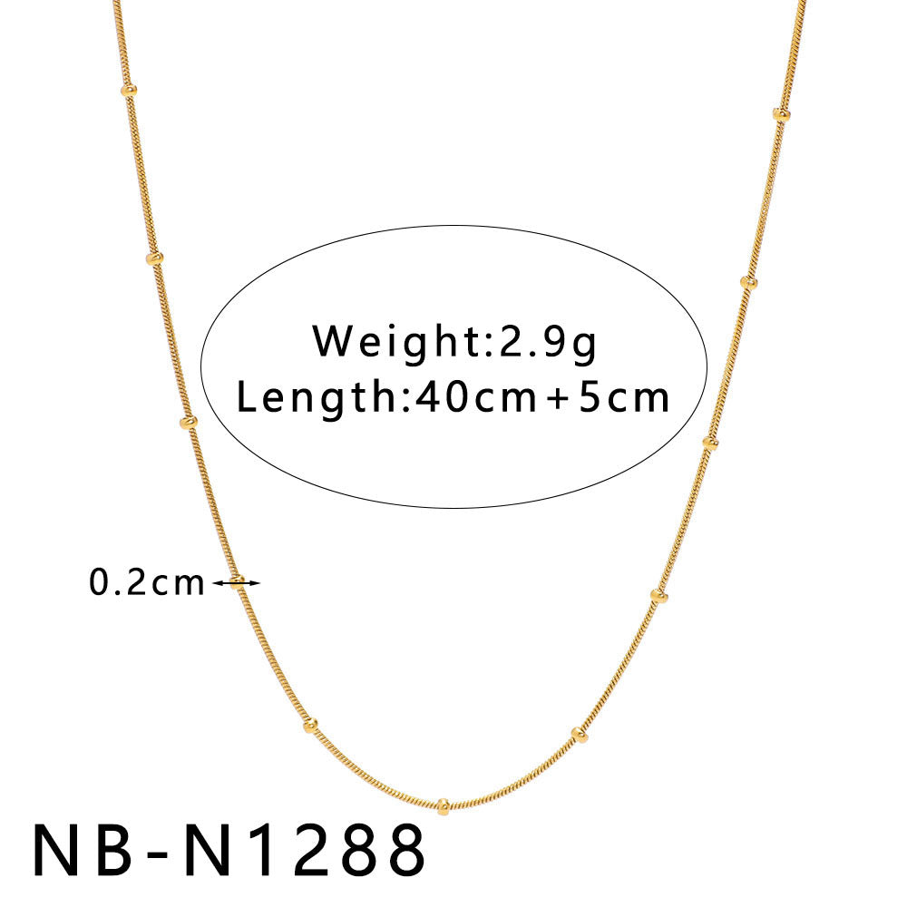 Collana con pendente geometrico minimalista da donna con design a intaglio, catena in acciaio inossidabile e finitura placcata sottovuoto in oro 18 carati
