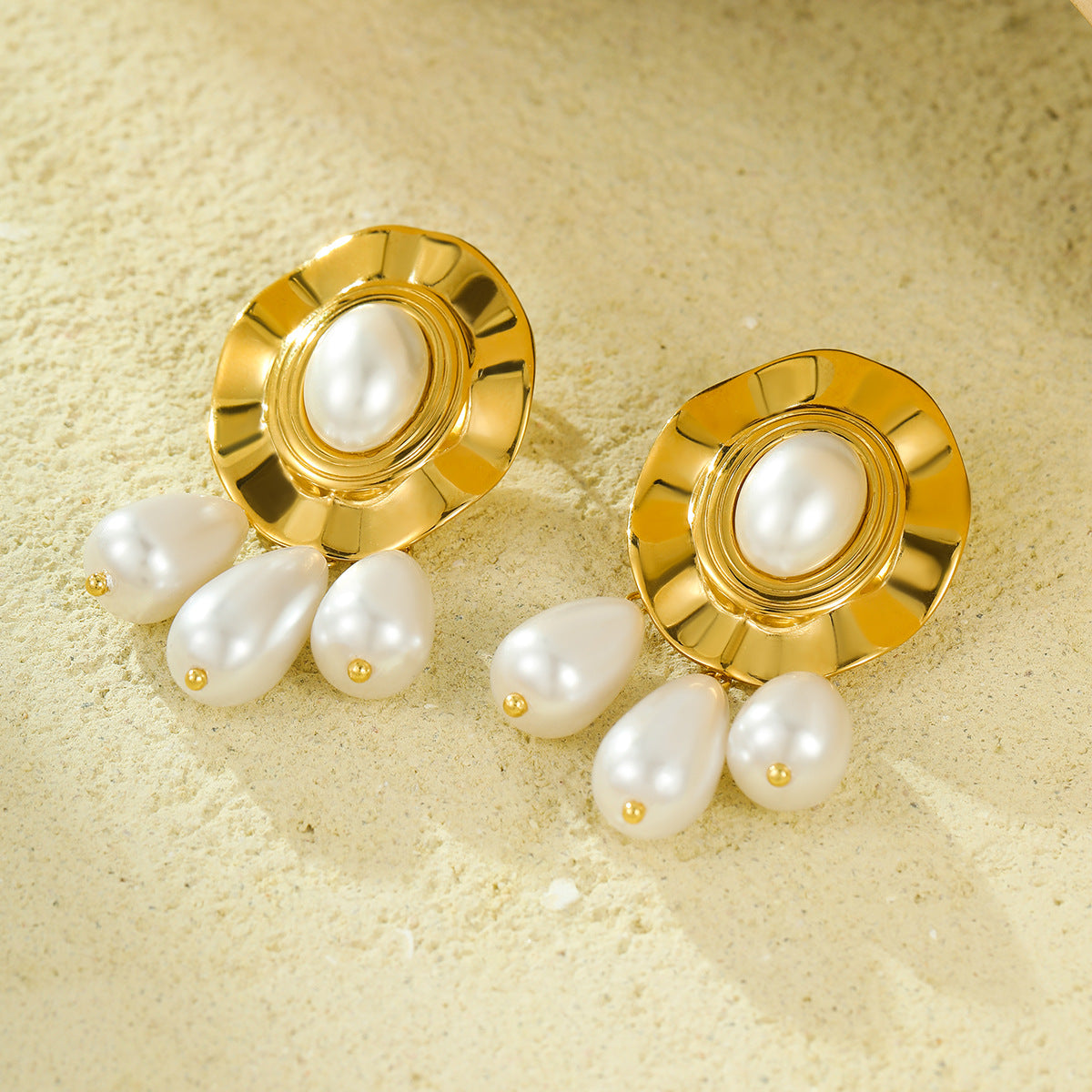 Pendientes de botón con borlas y perlas texturizadas redondas de estilo vintage en acero inoxidable con baño de oro de 18 quilates