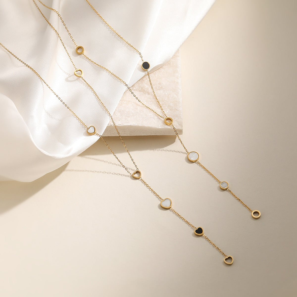 Minimalist Luxury 18K Gold Plated Heart Geometric Stainless Steel Pendant Necklace for Women