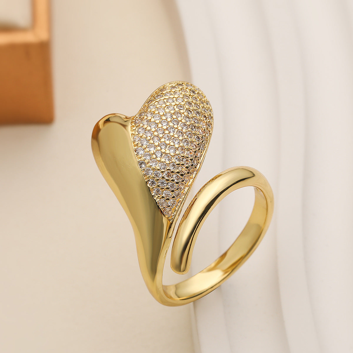 Anello in Rame Geometrico Minimalista alla Moda con Zirconia Micro-Pavé da Donna