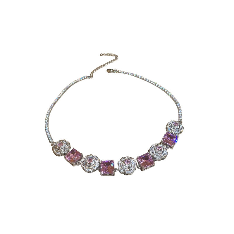 Set di collana e bracciale da donna con ciondolo quadrato a fiore in zircone stile lusso, con catena in rame e intarsio di strass