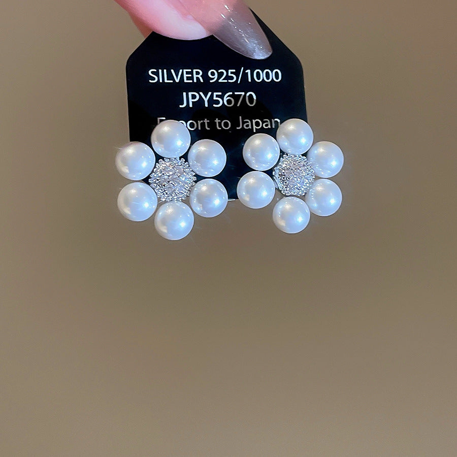 Orecchini da donna vintage eleganti a forma di stella geometrica con perle simulate e zirconi, perni in acciaio placcato