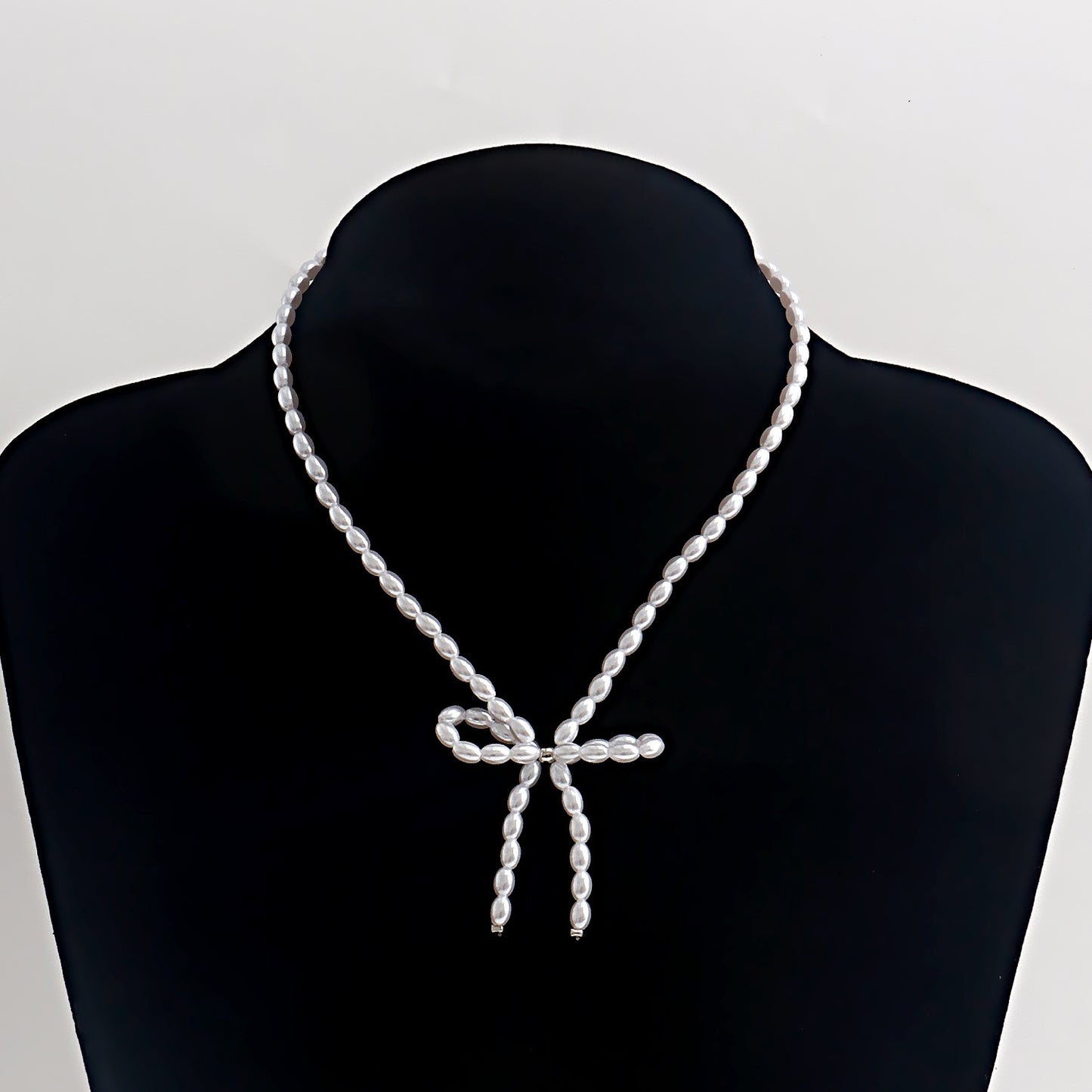 Minimalist Bow-Knot Choker Necklace for Women with Imitation Pearls and Alloy Pendant, Electroplated Finish, Geometric Design