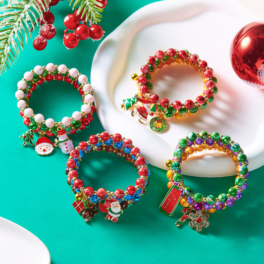 Set di braccialetti a tema natalizio alla moda per donne con ciondoli a forma di Babbo Natale, pupazzo di neve e albero di Natale, braccialetti in lega con perline