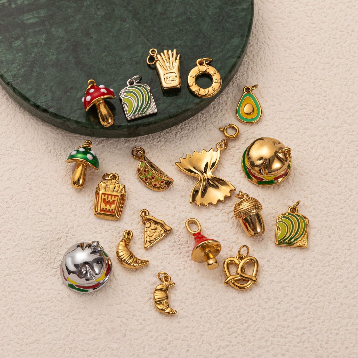 Collana con ciondoli della serie Food vintage in acciaio inossidabile placcato oro PVD