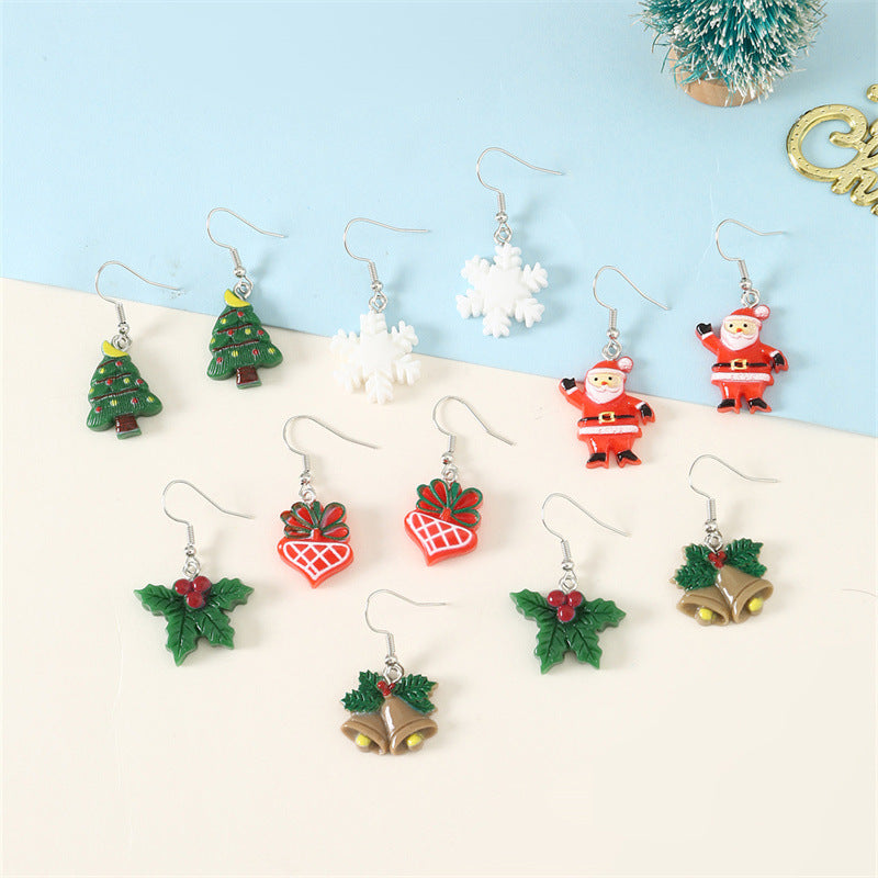 Set de pendientes infantiles con temática navideña con copo de nieve, cascabel y colgante de árbol de Navidad en material de resina