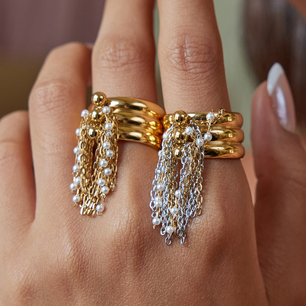 Anillo con borla geométrica a la moda en acero de titanio con acabado chapado para mujer