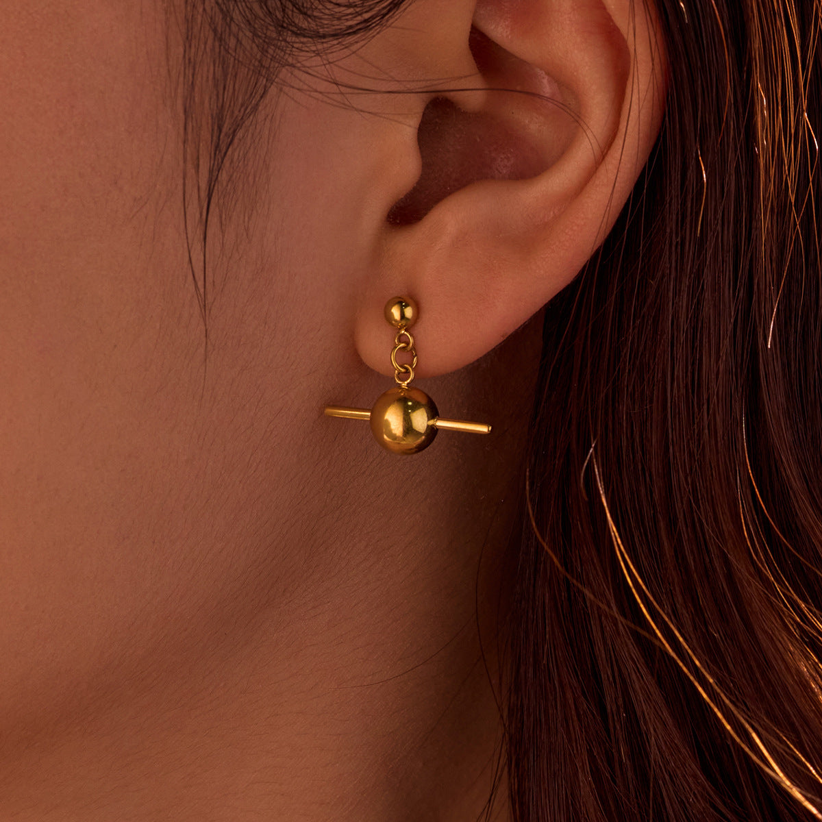 Pendientes de cuentas redondas minimalistas de acero inoxidable con acabado chapado para mujer