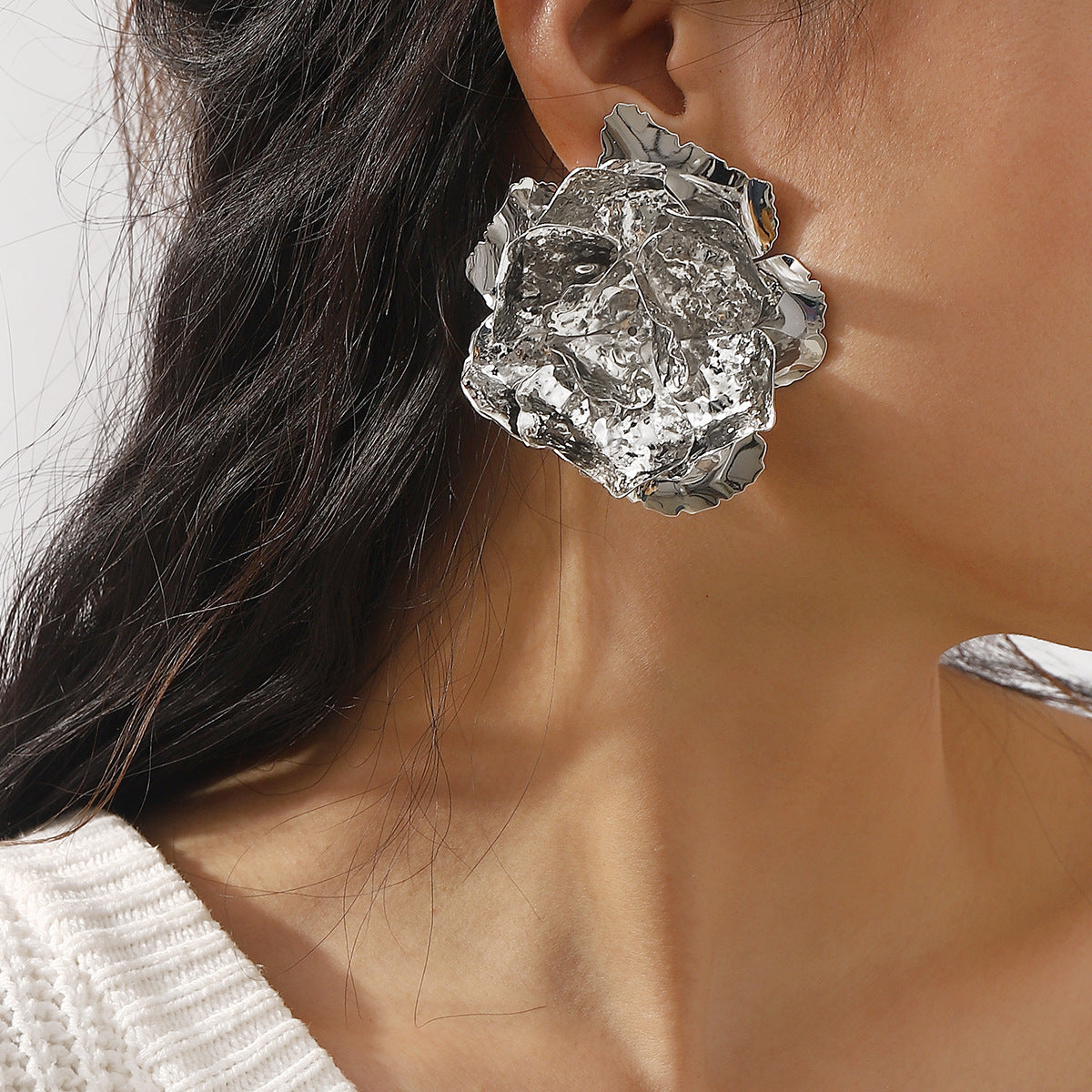 Orecchini in ferro a forma di rosa floreale vintage da donna con finitura galvanizzata