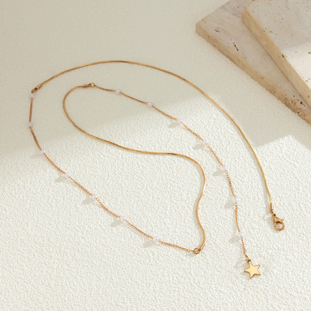 Collana da donna con ciondolo a barra in metallo placcato con perla d'imitazione geometrica a stella minimalista su catena a cavo