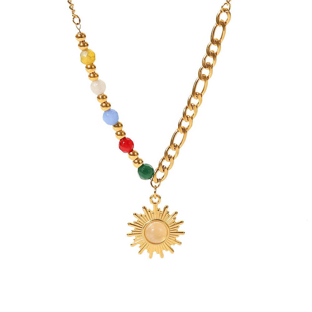 Collar con colgante geométrico estilo INS de acero de titanio con acabado chapado en oro de 18 quilates, dije de sol de piedra natural ojo de gato y detalles de piedras coloridas