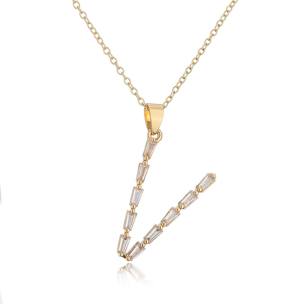 Collana da donna con ciondolo a lettera minimalista in ottone, placcata in oro 18K con intarsio di zirconi
