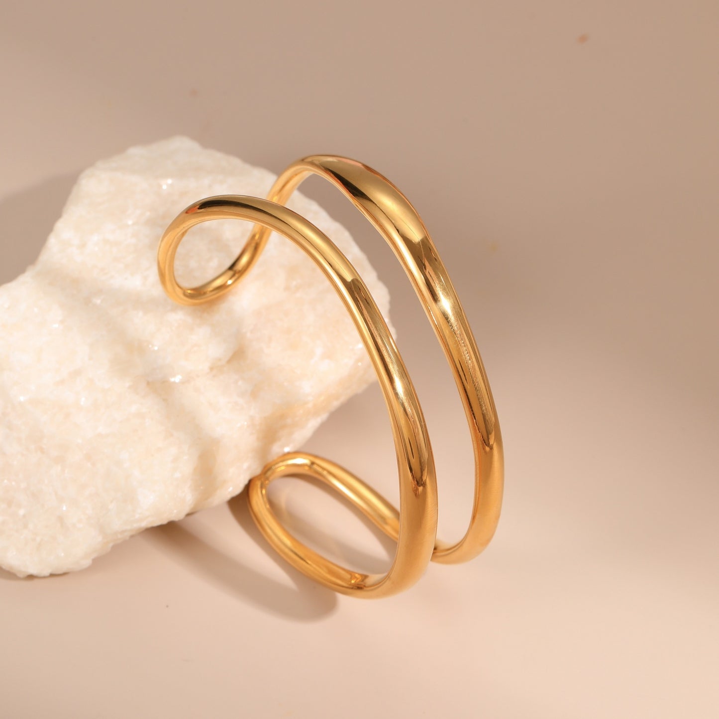 Fashionable Geometric Stainless Steel Cuff Bracelet with 18K Gold Plating for Women