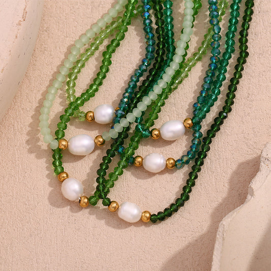 Collana da donna alla moda minimalista geometrica verde Mamba in acciaio inossidabile con singola perla d'acqua dolce e perline di cristallo