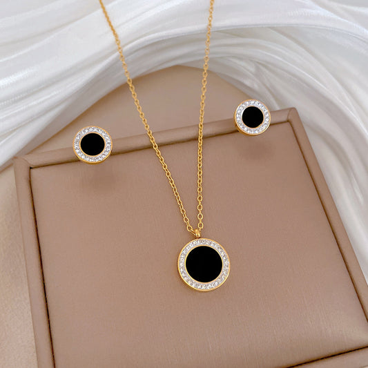 Collana da Donna Minimalista con Pendente Geometrico in Acciaio al Titanio e Agata, Placcata Oro, Catena alla Clavicola, per Ufficio alla Moda