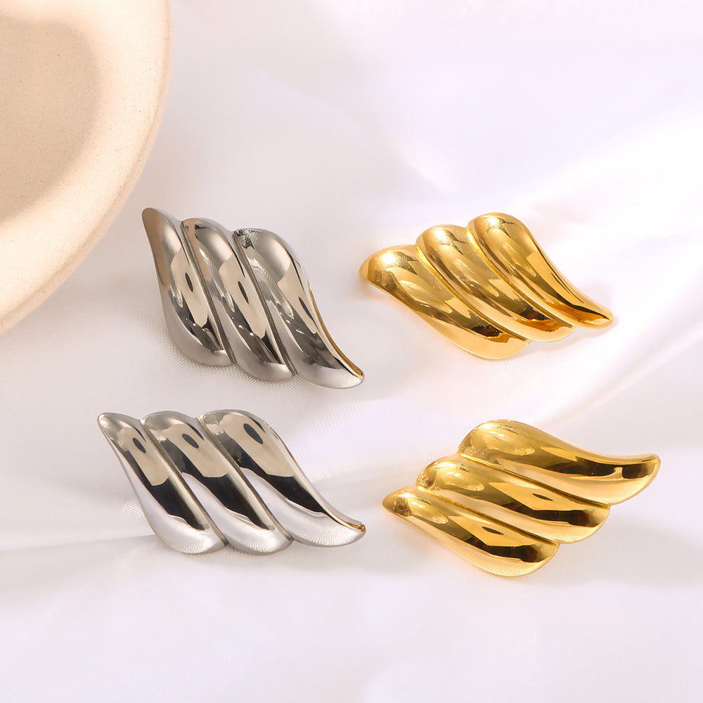 Orecchini Minimalisti ad Ala d'Angelo con Forma Geometrica in Acciaio Inossidabile Ipoallergenici con Finitura Placcata in Oro 18K Sottovuoto