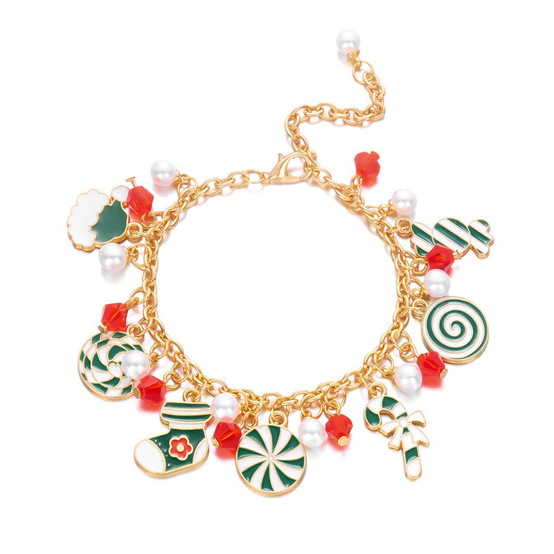 Bracciale artigianale in lega a tema natalizio con ciondolo a forma di Babbo Natale e albero di Natale, perline color caramella, accenti di perle e motivi a fiocco di neve festivi