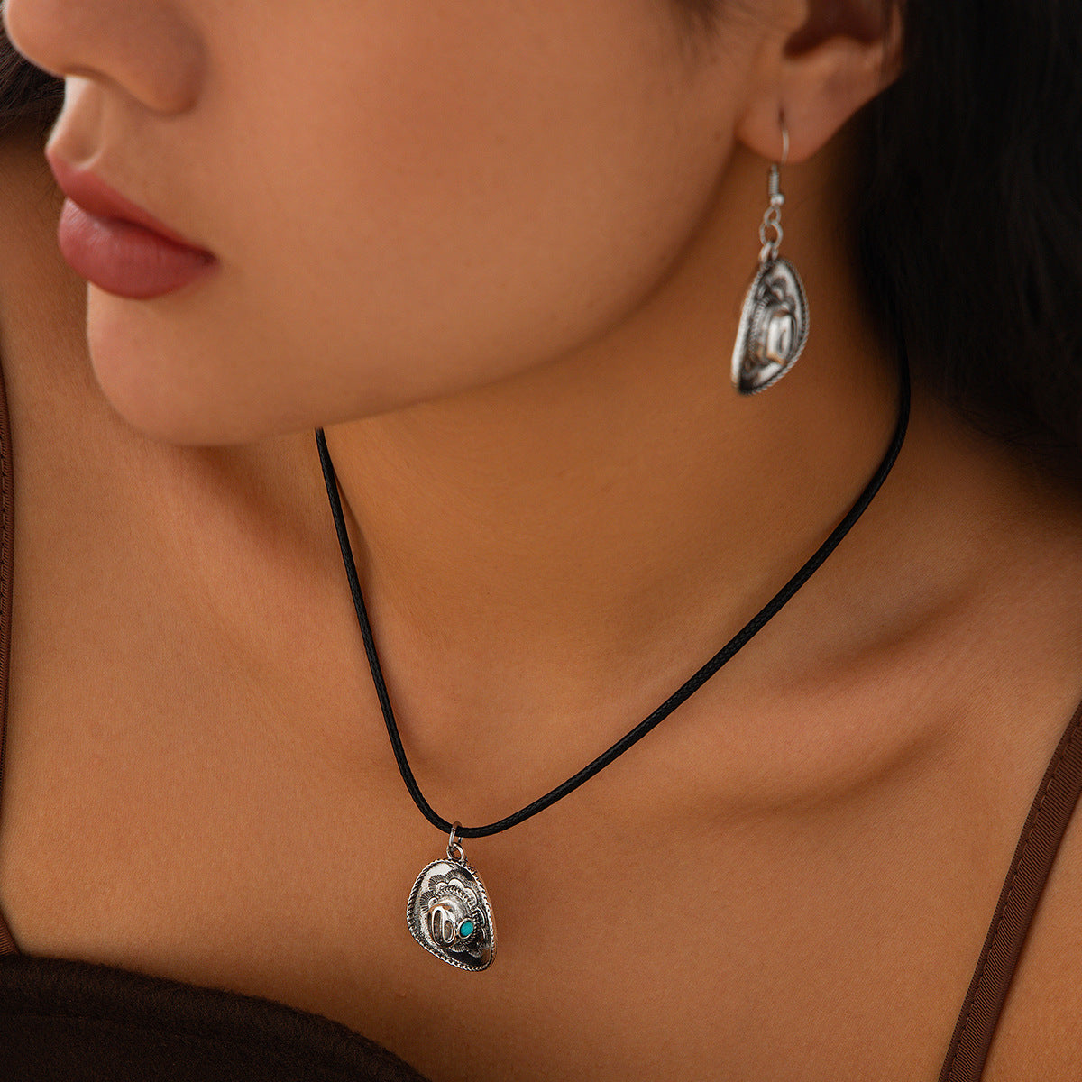 Minimalist Geometric Round Alloy Plated Pendant Necklace with Faux Pearl Wax Cord for Women