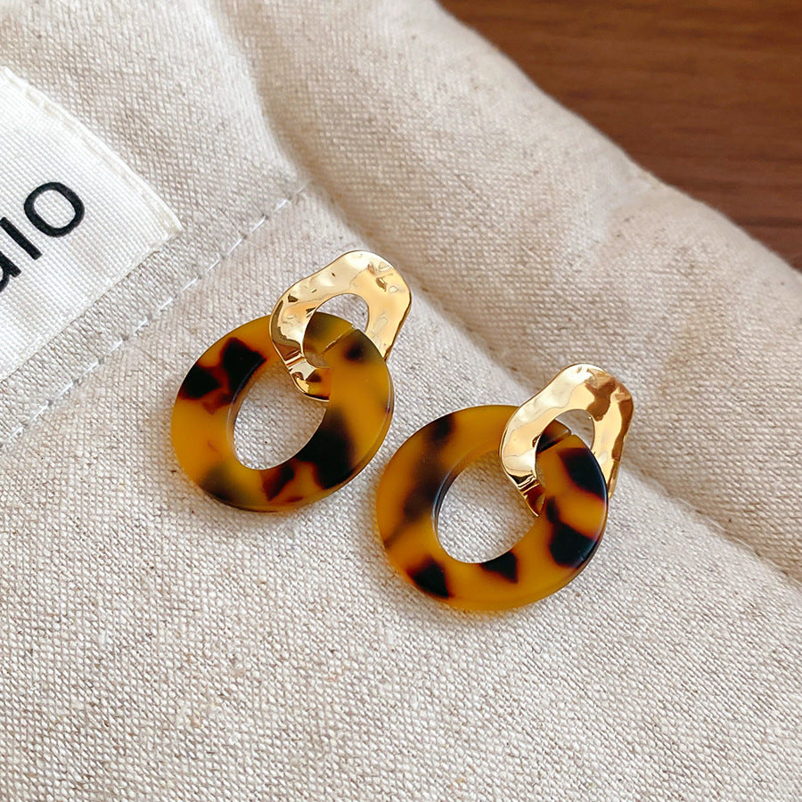 Pendientes Retro Redondos de Resina con Tono Caramelo Geométrico y Postes de Plata de Ley 925 para Mujer