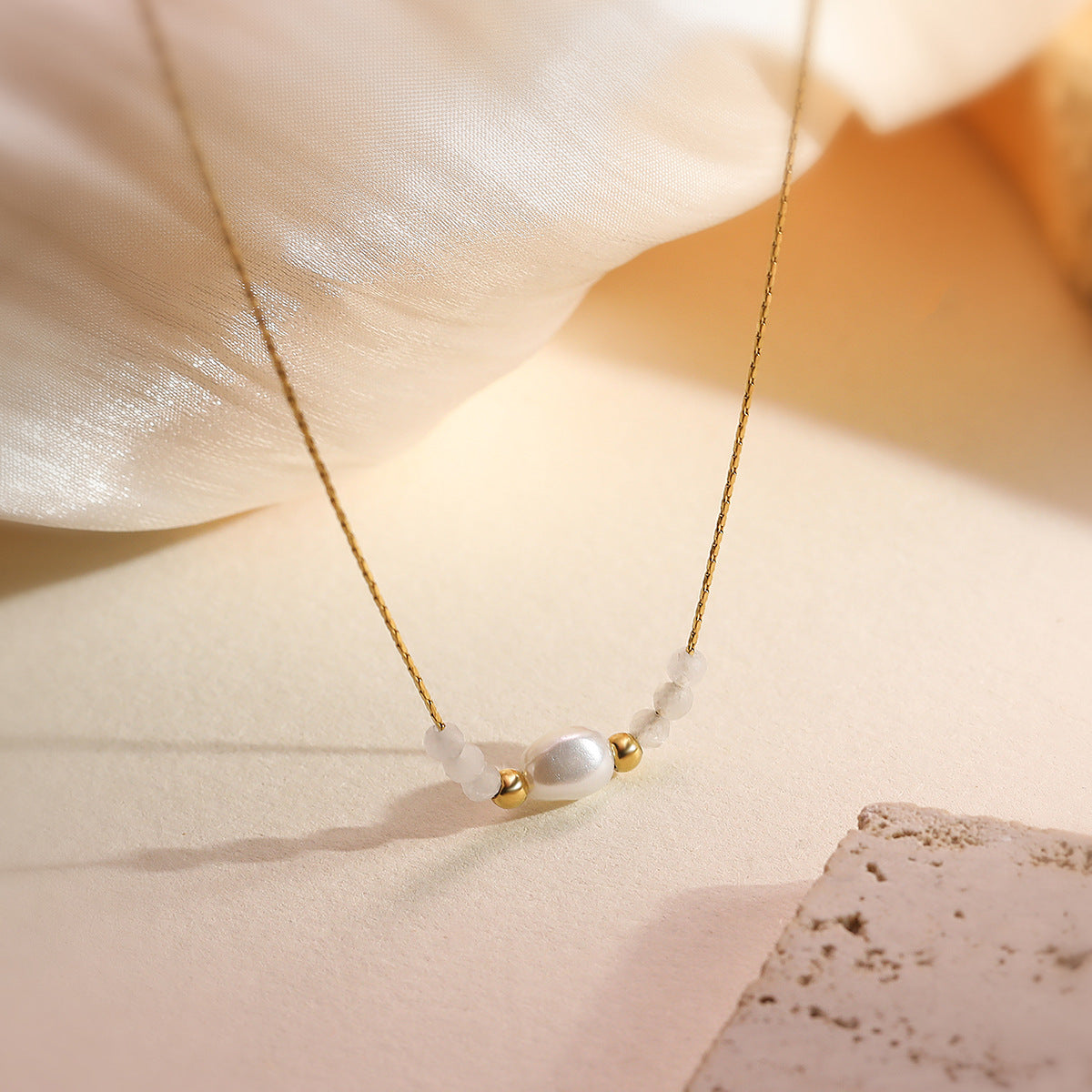 Collana da Donna Minimalista Geometrica in Acciaio Inox con Perline Elegante Versatile a Catena per Clavicole
