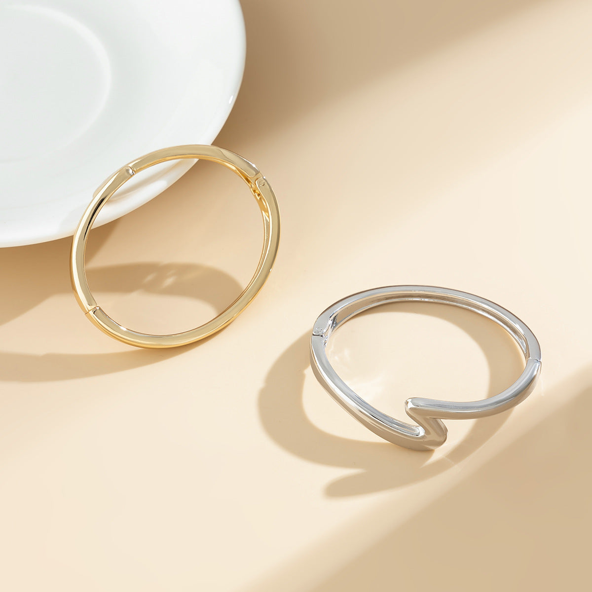 Luxury Minimalist Geometric Z-Shape Plated Alloy Bracelet Irregular Cuff