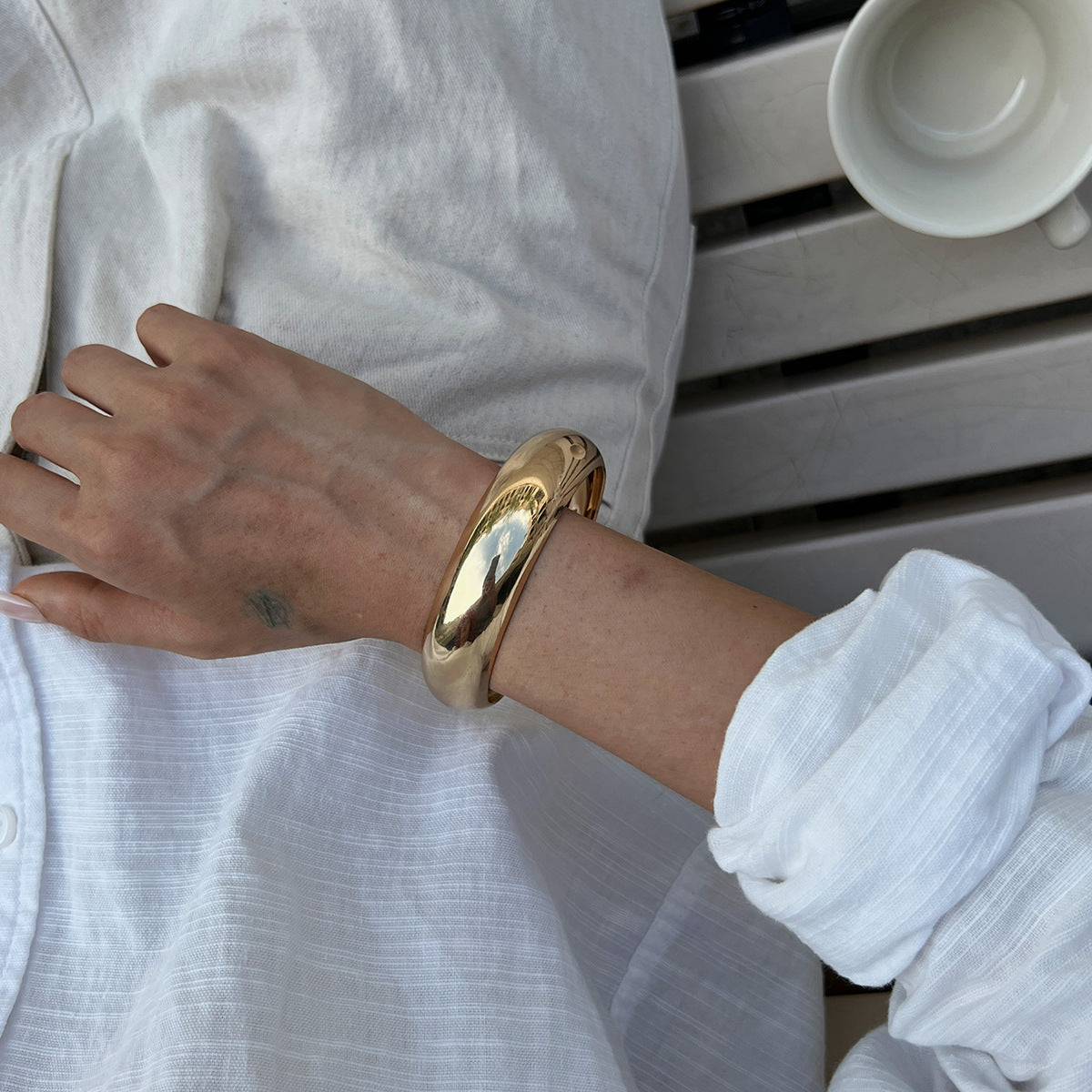 Pulsera de aleación redonda geométrica exagerada para mujer con acabado chapado