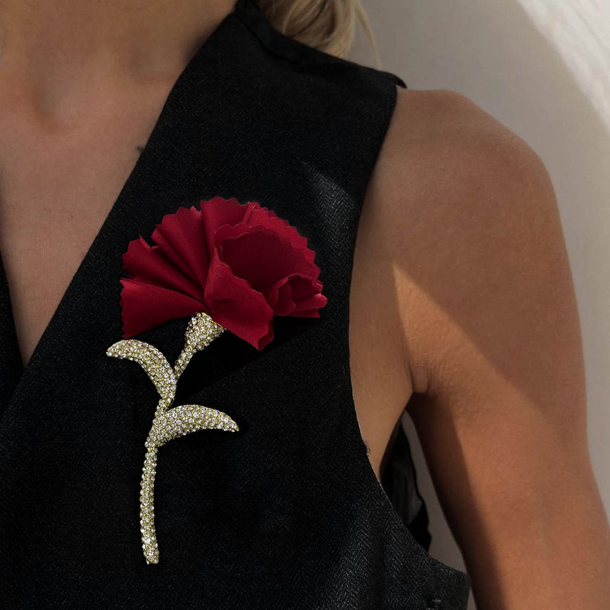 Broche floral vintage llamativo para mujer de aleación con incrustaciones de diamantes de imitación, accesorio de moda adecuado para la oficina