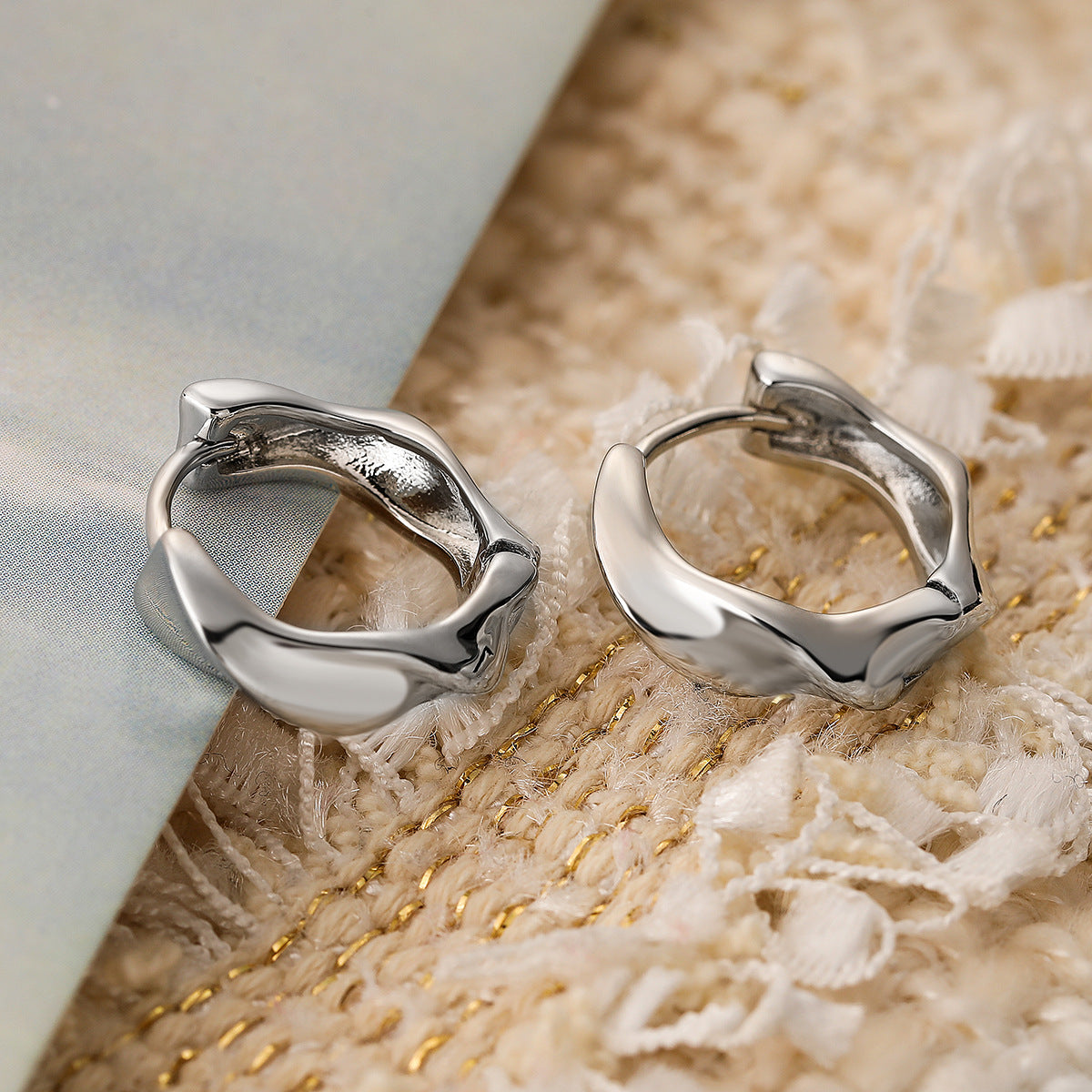 Orecchini a Cerchio Minimalisti Geometrici in Rame con Placcatura in Oro da Donna, Orecchini alla Moda dal Design Irregolare