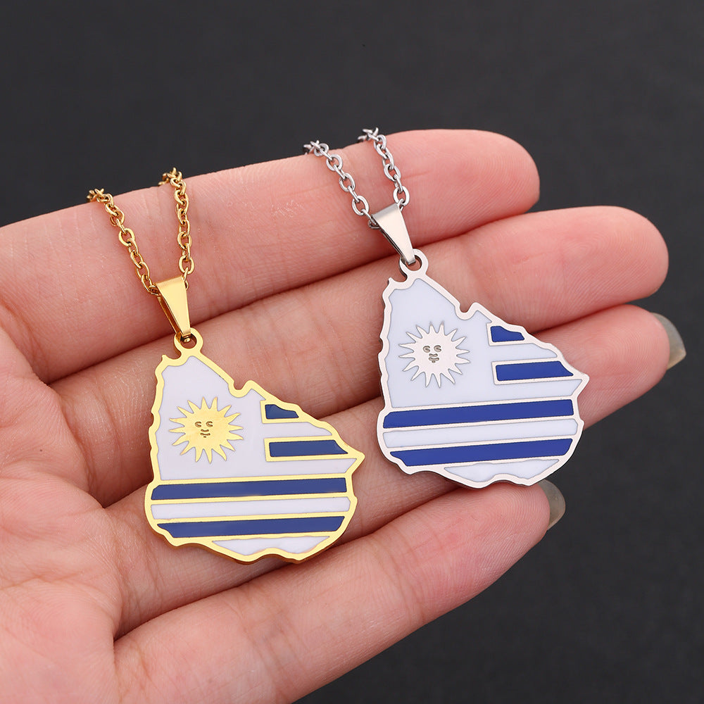 Collana con Pendente Mappa Etnica Geometrica Uruguay in Acciaio Inossidabile con Ciondolo in Acciaio al Titanio e Finitura Galvanizzata su Catena a O