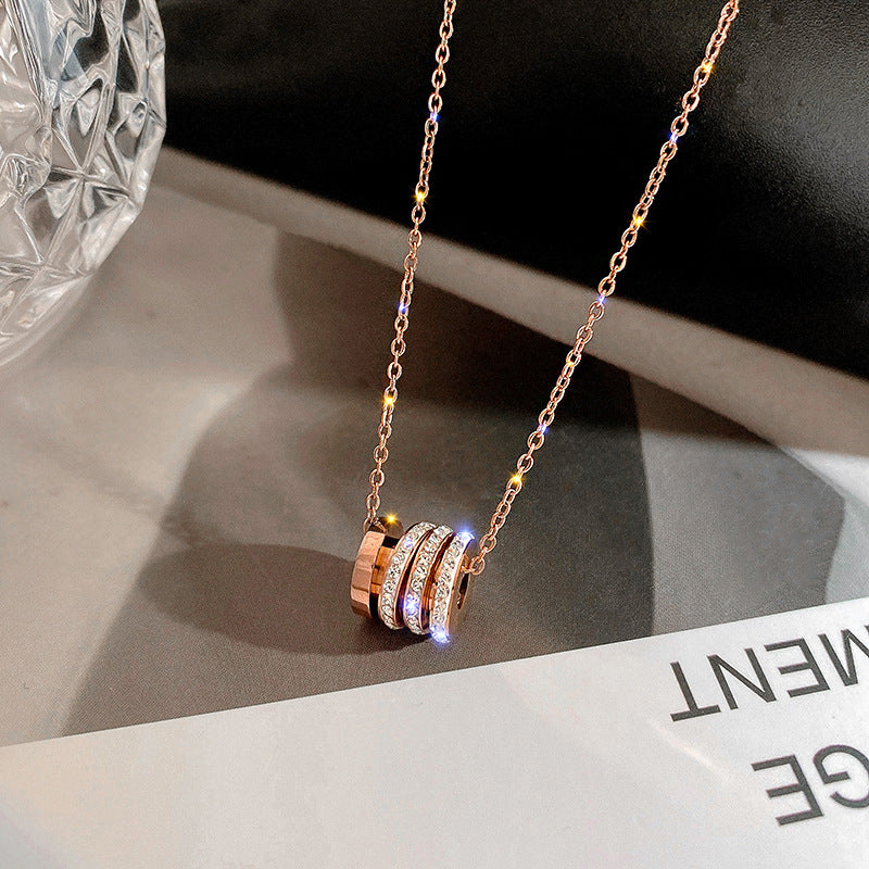 Collana Minimalista Geometrica a Clavicola in Acciaio al Titanio Placcato per Donna e Uomo