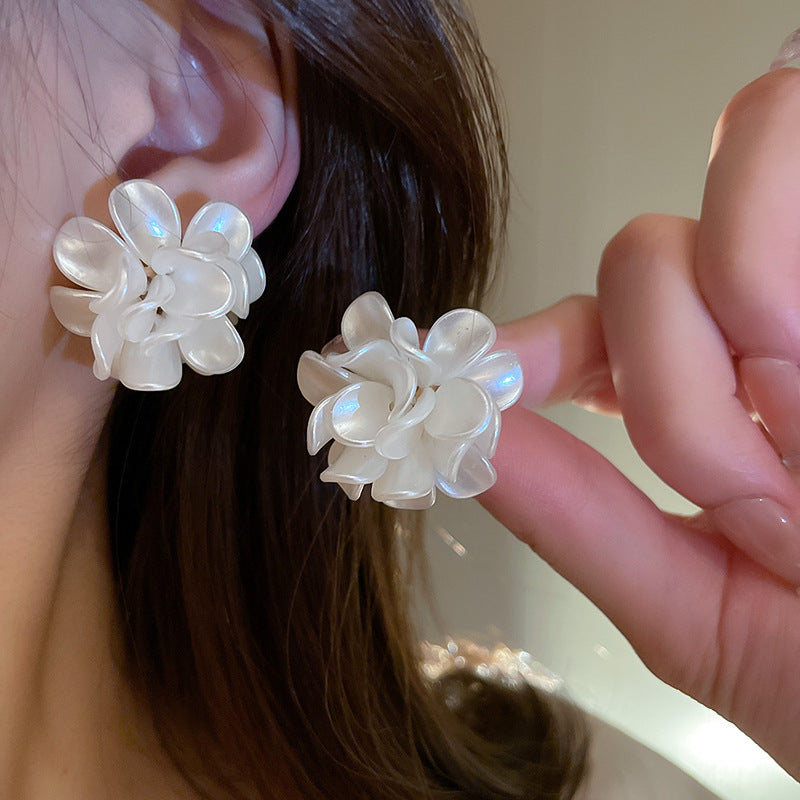 Orecchini a perno con perle dolci, eleganti e floreali per donna con perni in argento sterling 925