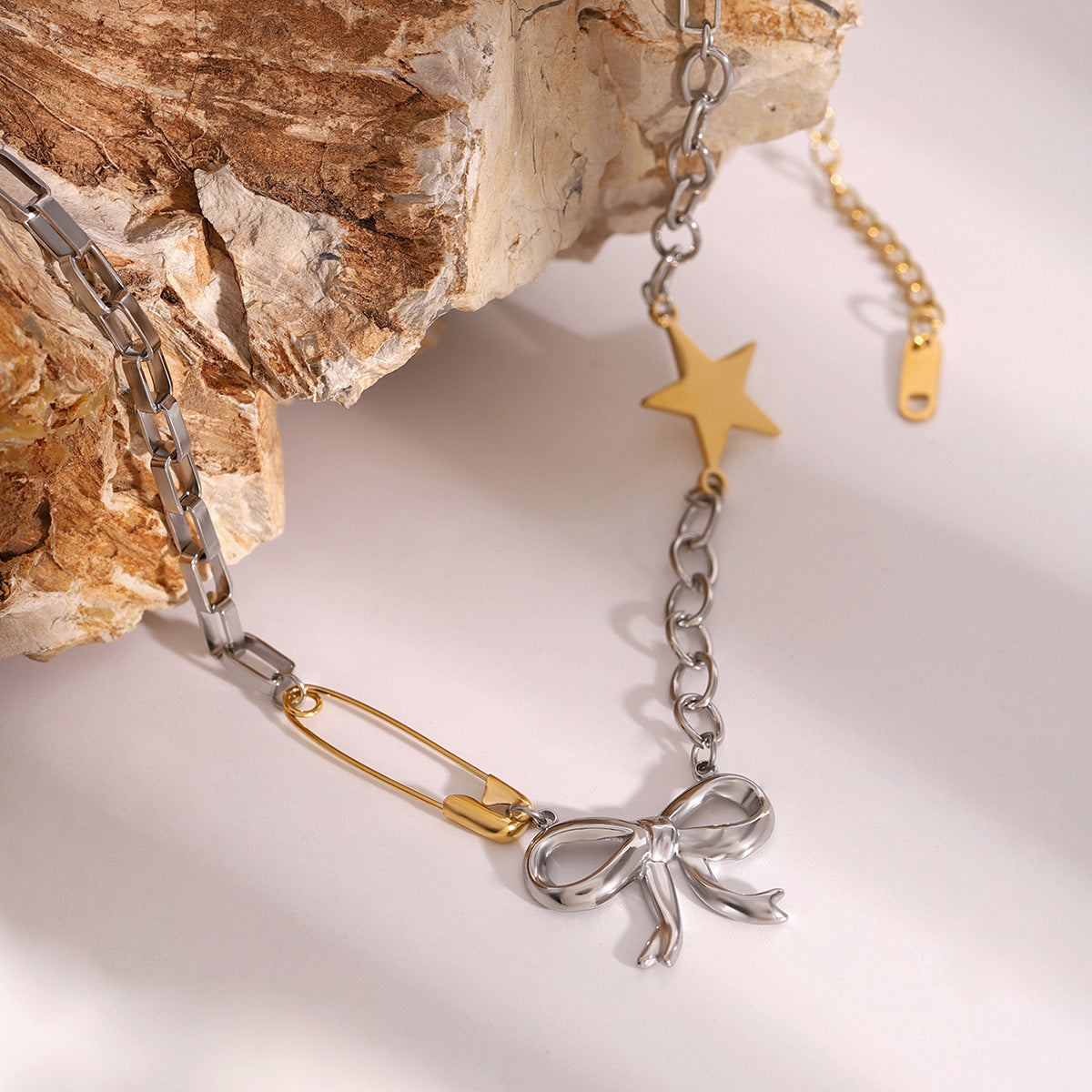 Collana con Pendente a Fiocco in Acciaio Inossidabile Bicolore alla Moda da Donna