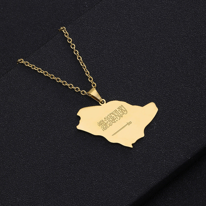 Collana Etnica Geometrica con Ciondolo in Acciaio Inossidabile, Charms in Acciaio al Titanio e Finitura Galvanica su Catena a Maglie O-Ring