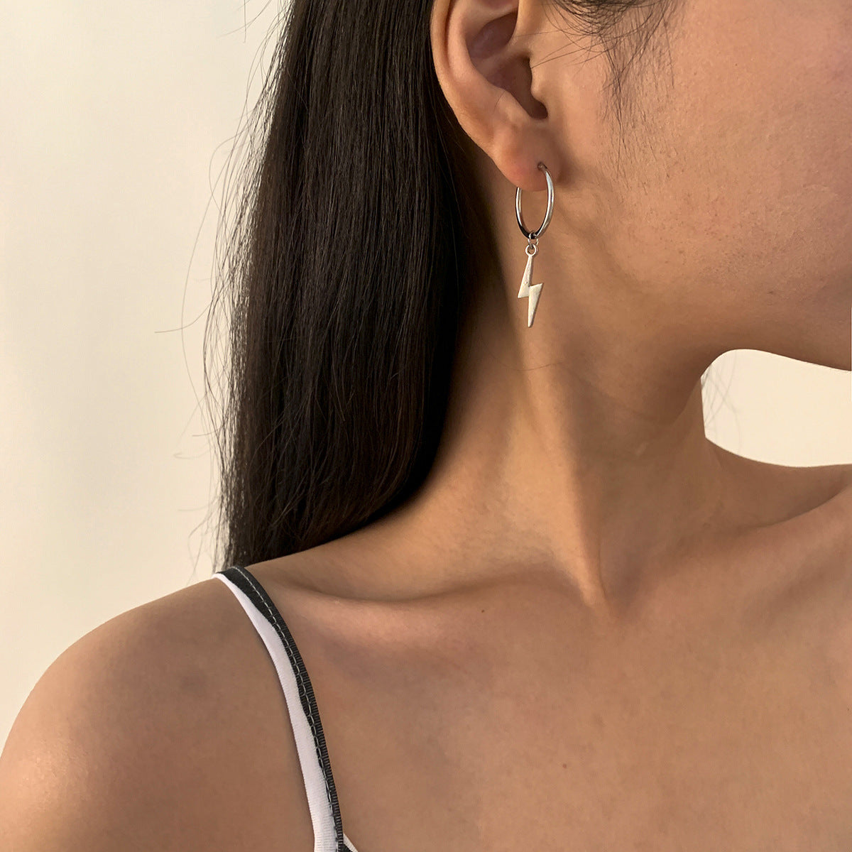 Orecchini geometrici da donna, borchie a goccia con nappine a fulmine minimaliste, gioielli in lega placcata, accessori di moda di tendenza