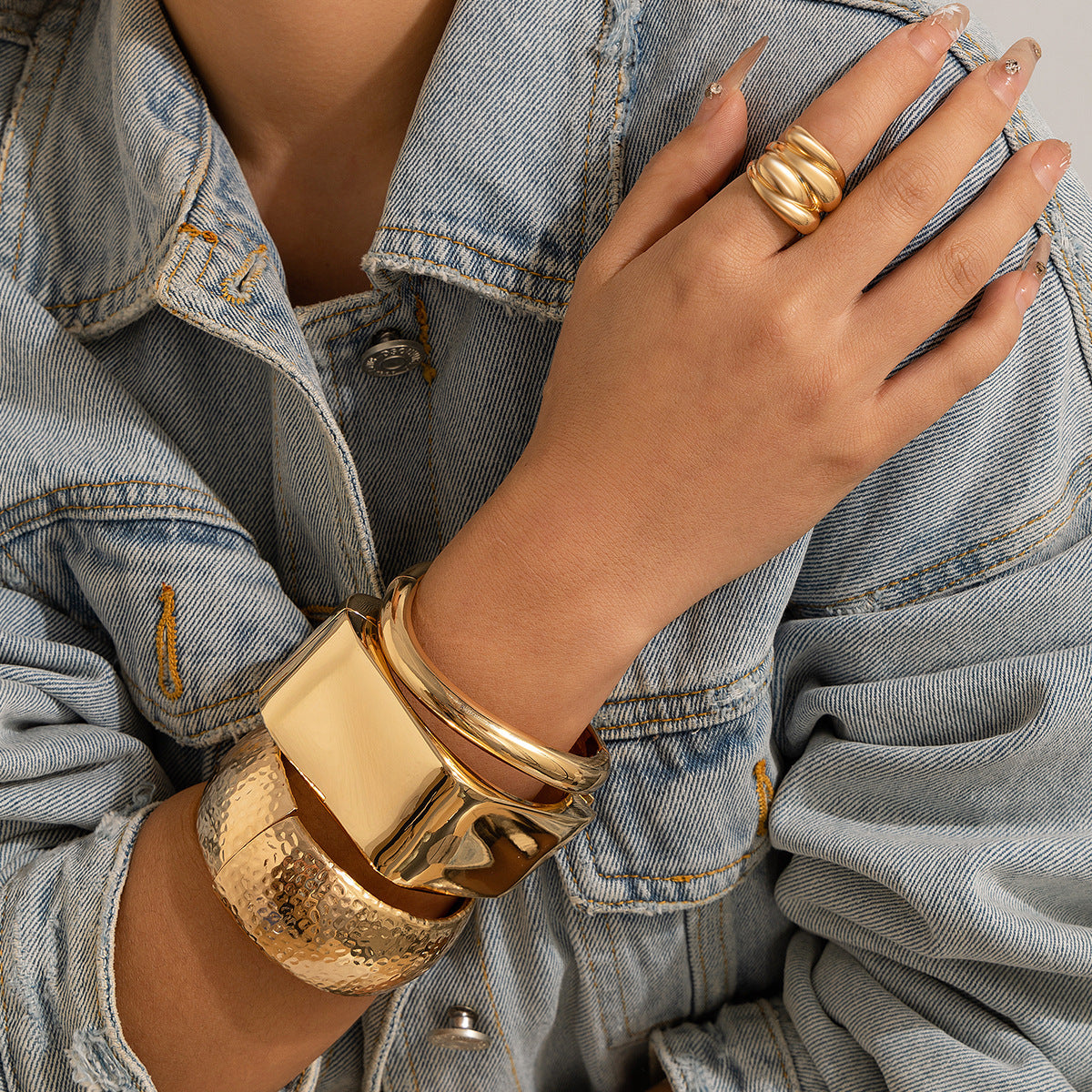 Pulsera de aleación de rombos geométricos minimalista con acabado chapado para mujer