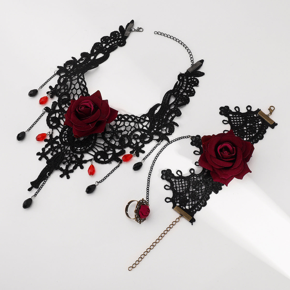 Set collana e bracciale in pizzo con rose vintage gotiche da donna con ciondolo in strass, gioielli delicati con catena per clavicola in stile dolce-audace
