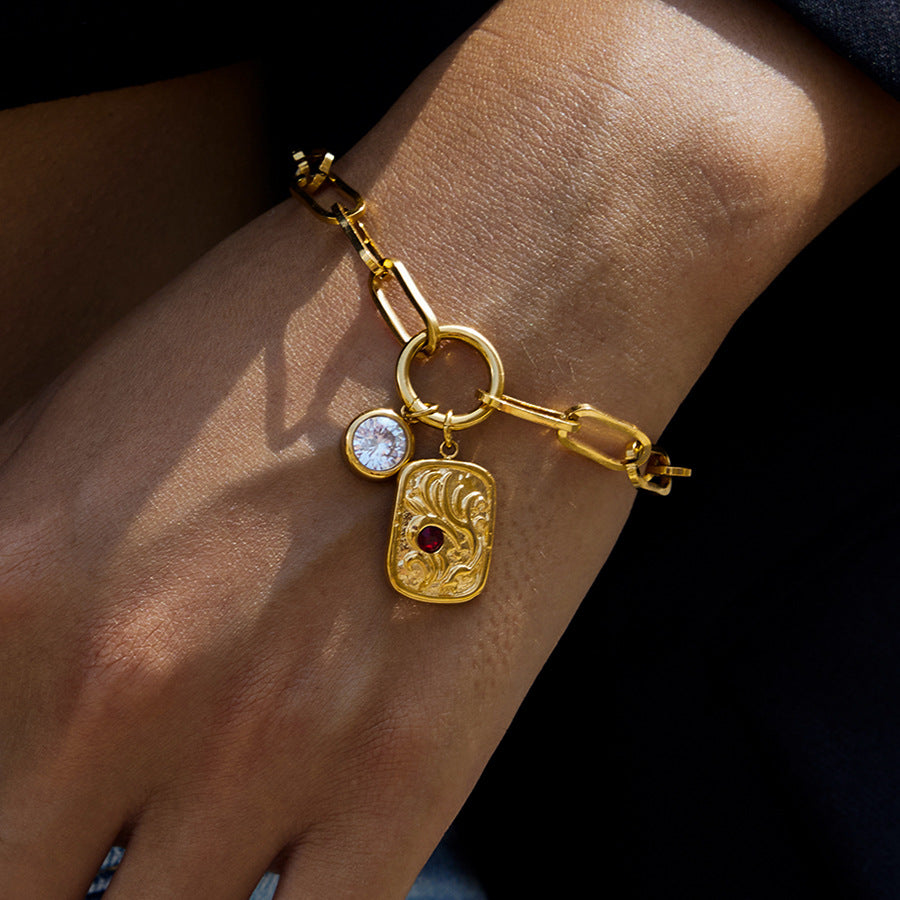 Set Collana e Bracciale con Ciondolo a Croce Geometrica Minimalista a Corona con Numeri Romani in Acciaio al Titanio con Intarsi in Strass e Finitura Placcata da Donna