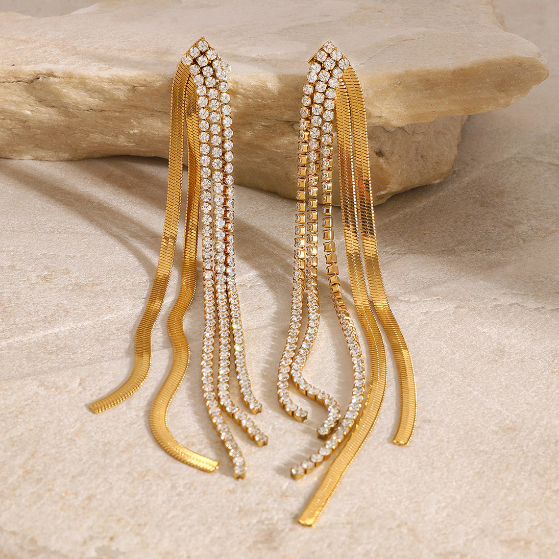 Pendientes colgantes geométricos de acero inoxidable con baño y detalles de diamantes de imitación para mujer