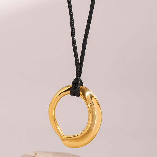 Collana con ciondolo geometrico cavo minimalista in acciaio inossidabile con pendente in acciaio al titanio e finitura placcata per donna