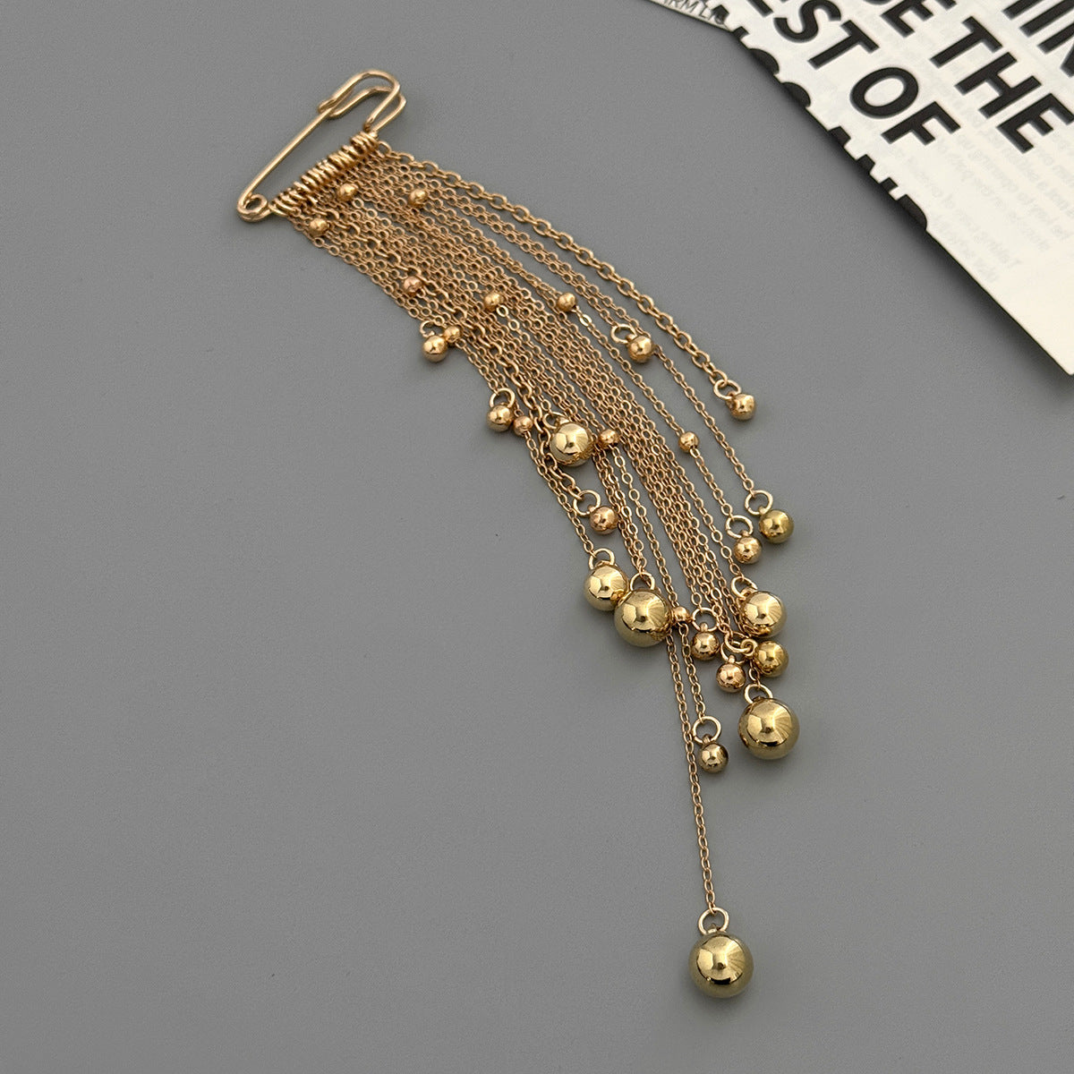 Sweet Casual Floral Plated Pearl Brooch with Tassel Chain for Women