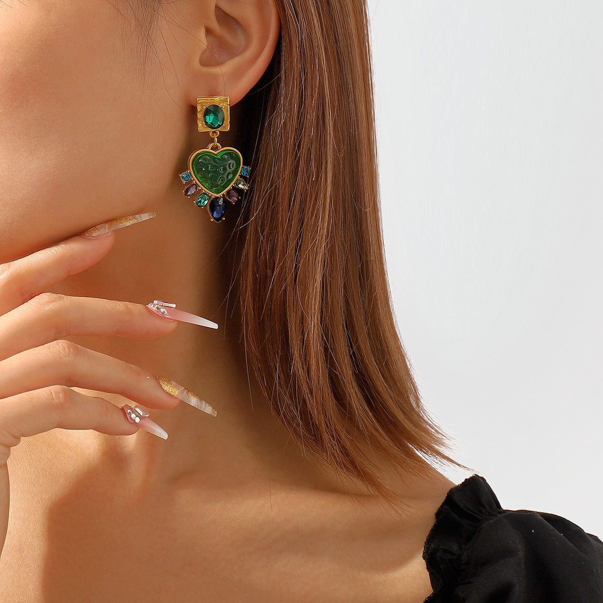 Pendientes de resina con incrustaciones de diamantes de imitación y baño de oro, estilo geométrico retro de Hong Kong para mujer