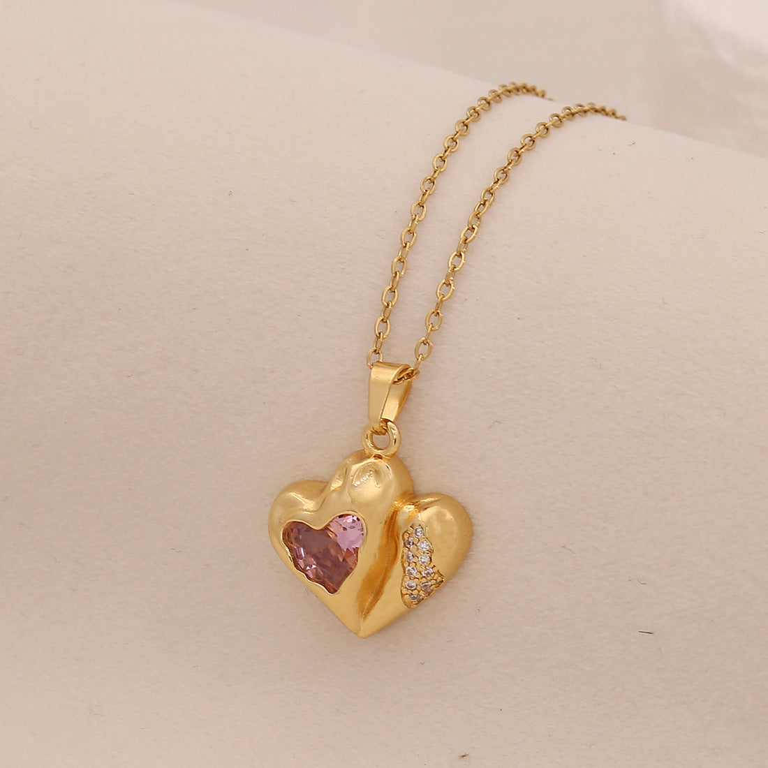 Fashionable Heart-Shaped Stainless Steel Pendant Necklace with Gold-Plated Copper Charm and O-Chain for Women