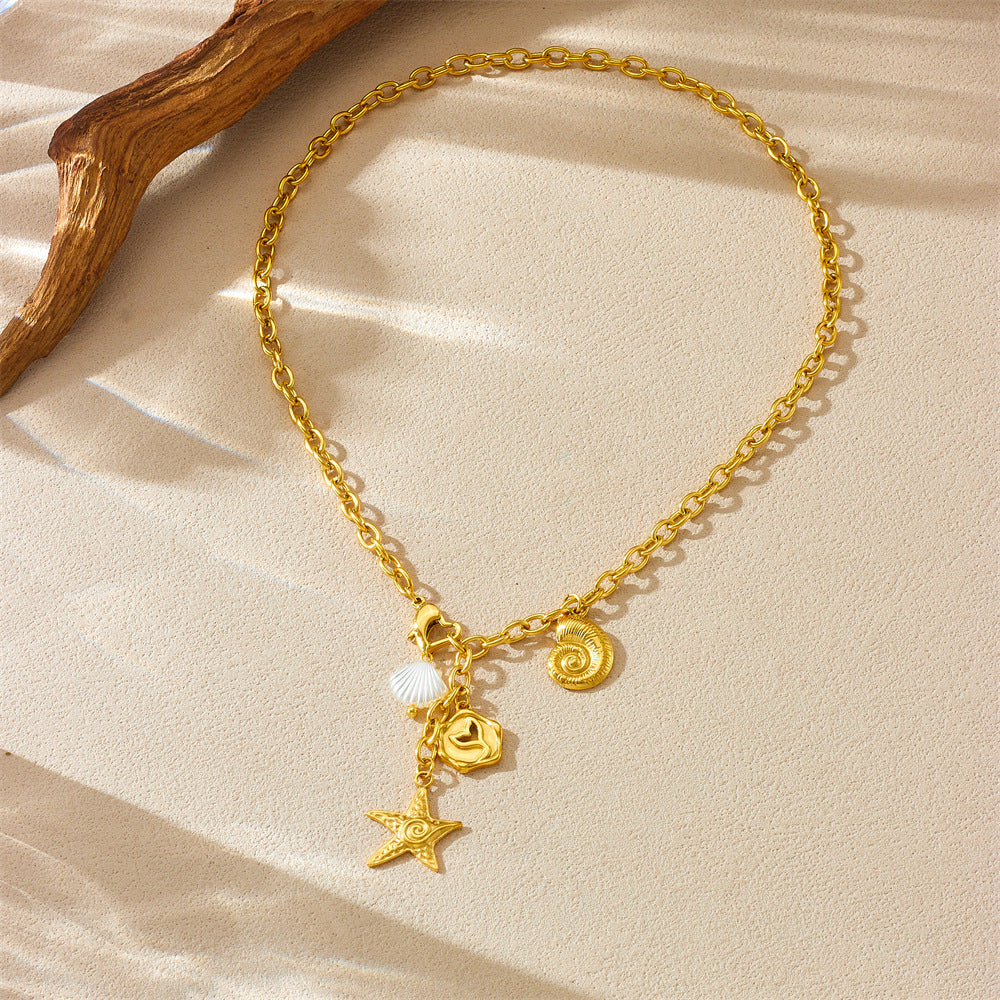 Collana con ciondolo a forma di coda di sirena con stelle marine e conchiglie stile Ins in acciaio inossidabile placcato oro con catena a maglie per donna