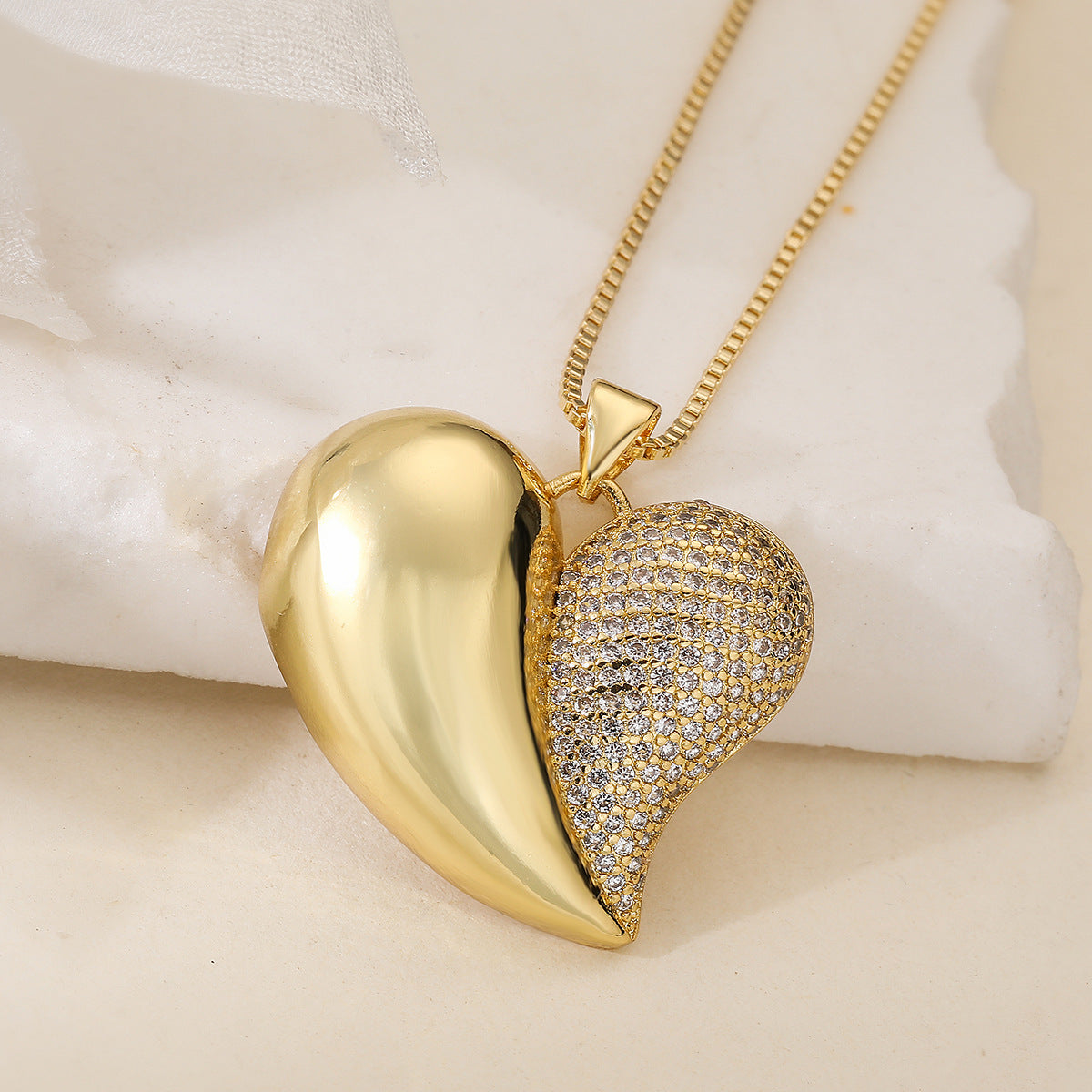 Minimalist Elegant 18K Gold Plated Brass Heart Cubic Zirconia Pendant Necklace for Women