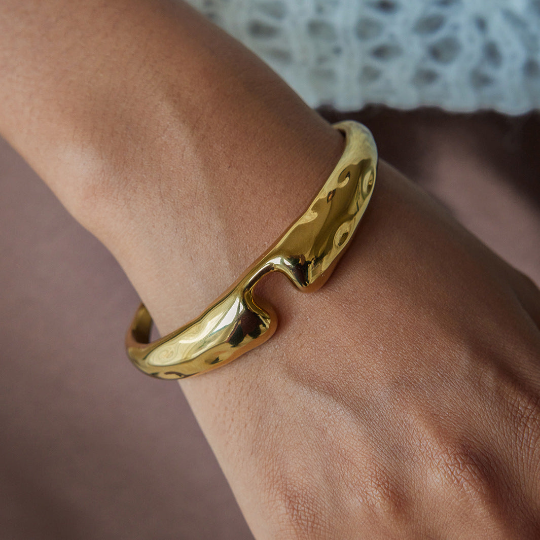 Pulsera de Acero Inoxidable Martillado Geométrico de Moda con Acabado Chapado para Mujer