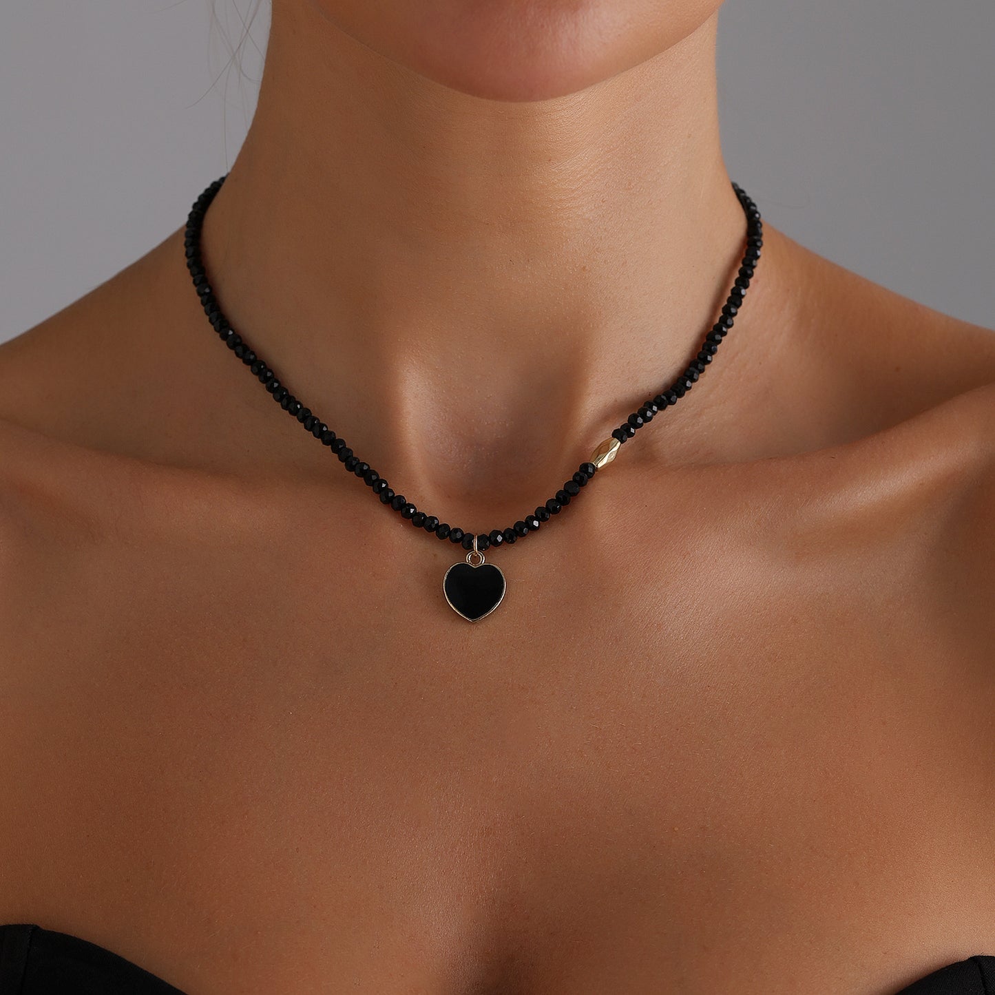 Sweet and Edgy Heart-Shaped Alloy Pendant Necklace for Women with Plated Finish, Minimalist Fashion Jewelry